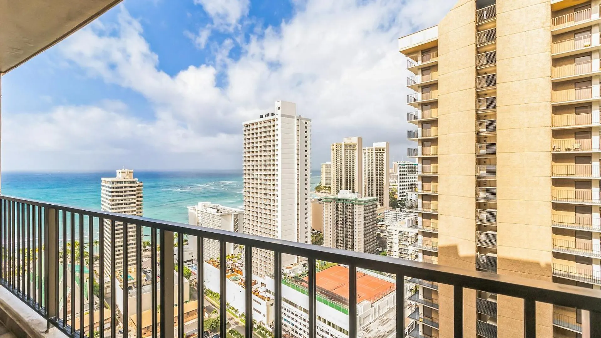 Daire 31St-Floor Oceanview Oasis -- Steps To Waikiki Beach With Free Parking Honolulu