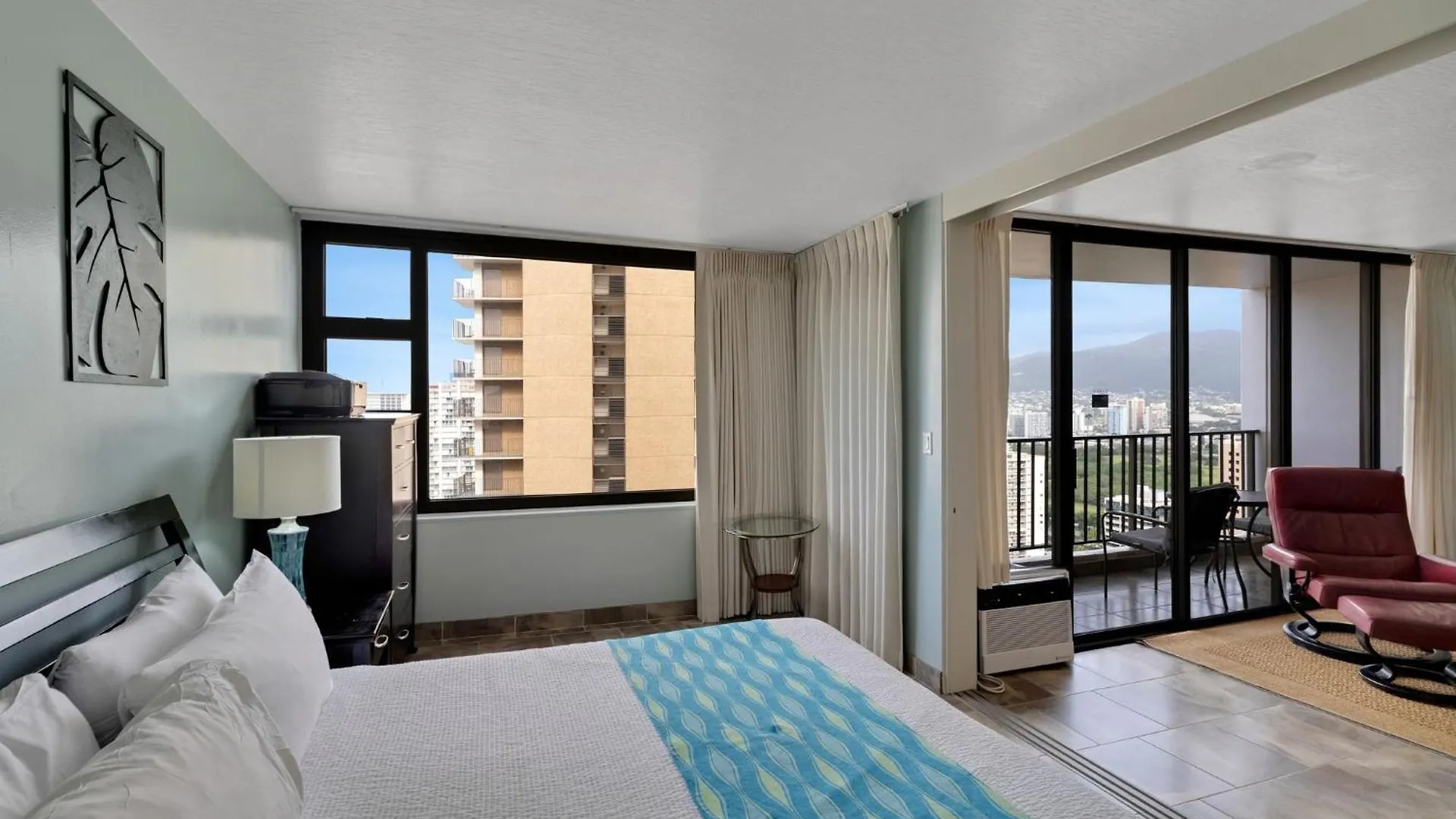 Daire 31St-Floor Oceanview Oasis -- Steps To Waikiki Beach With Free Parking Honolulu ABD