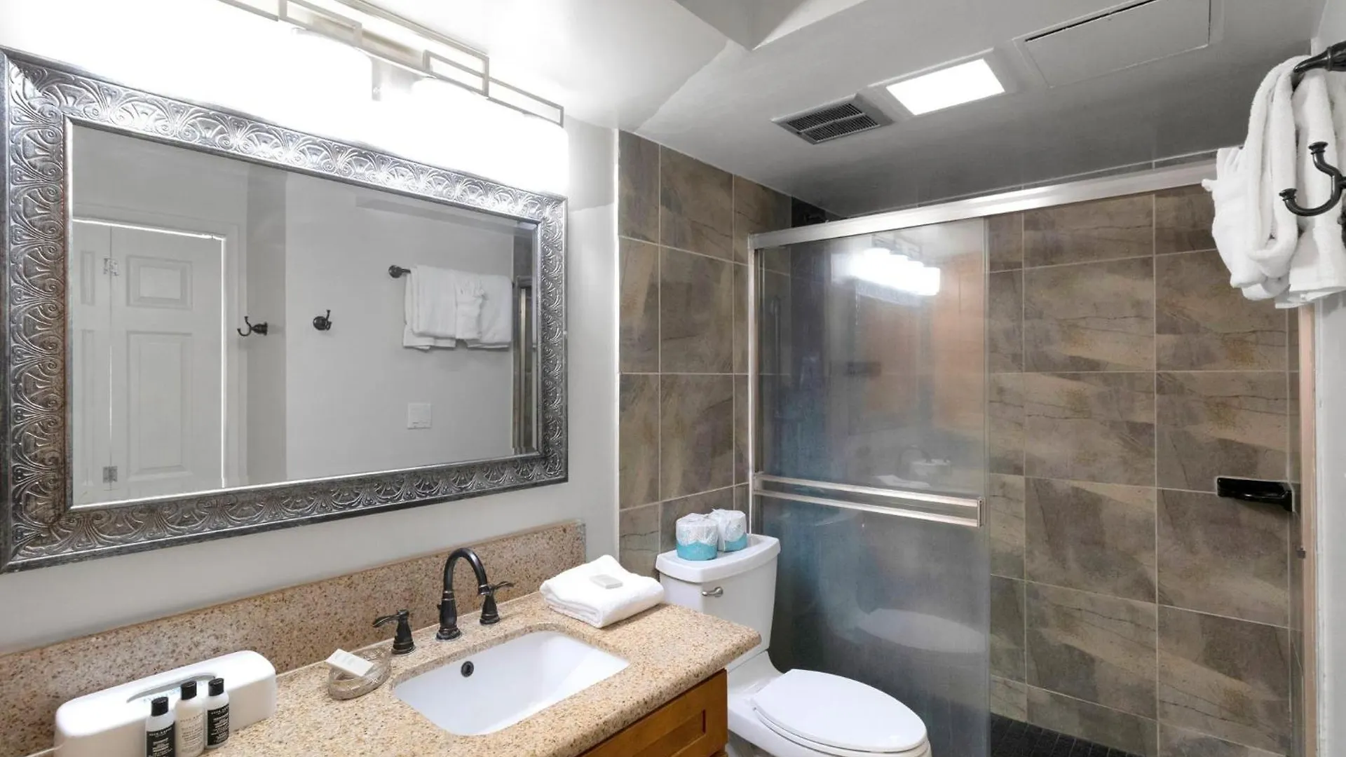 31St-Floor Oceanview Oasis -- Steps To Waikiki Beach With Free Parking Honolulu