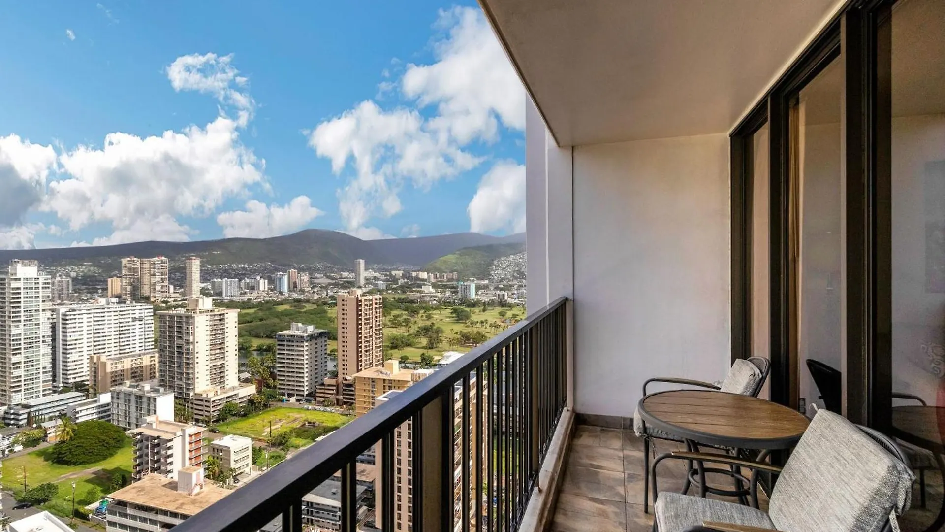 31St-Floor Oceanview Oasis -- Steps To Waikiki Beach With Free Parking Honolulu
